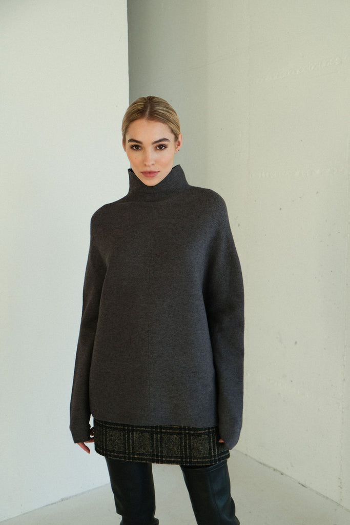 Viola Stils Fashion 3D knitwear Seamless Cashmere oversize sweater.