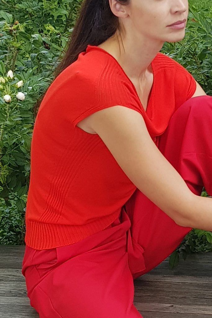Viola Stils Luxury Fashion 3D knitwear Seamless Knit Top in Fiery Red