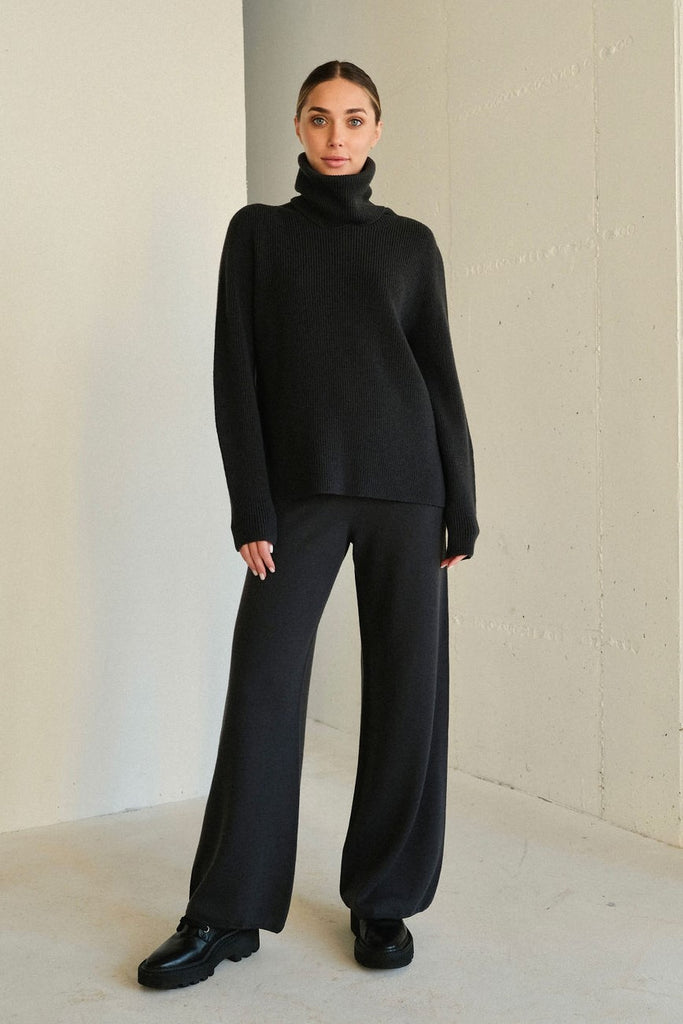 Viola Stils Fashion 3D knitwear Seamless Oversized soft merino wool sweater high neck with slits